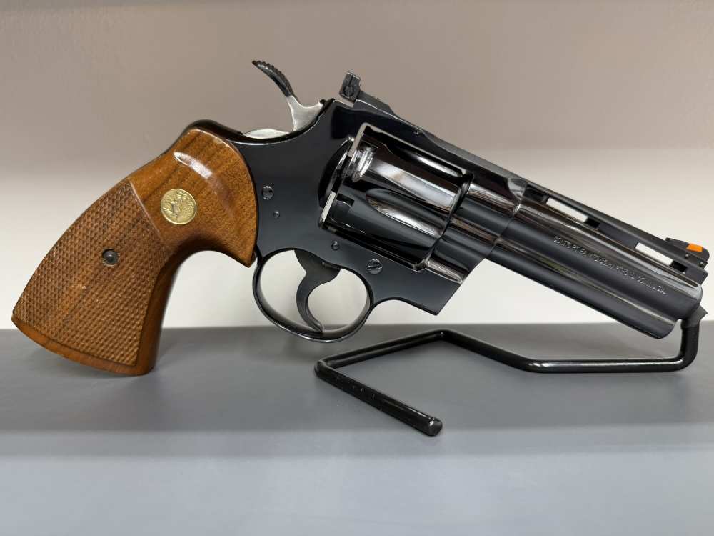 COLT PYTHON AMAZING BRIGHT BLUED*MANUFACTURED 1974* 4"INCH COLLECTOR*WOW-img-1