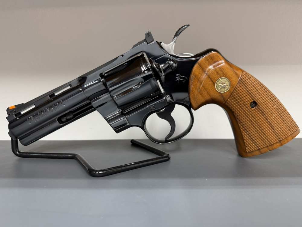 COLT PYTHON AMAZING BRIGHT BLUED*MANUFACTURED 1974* 4"INCH COLLECTOR*WOW-img-0