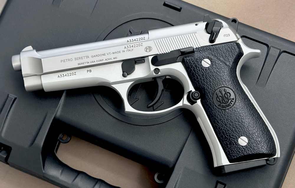 Beretta 92FS INOX 9mm Pistol, JS92F520M Italy, (5) 15rd Mags, LOK Grips-img-31