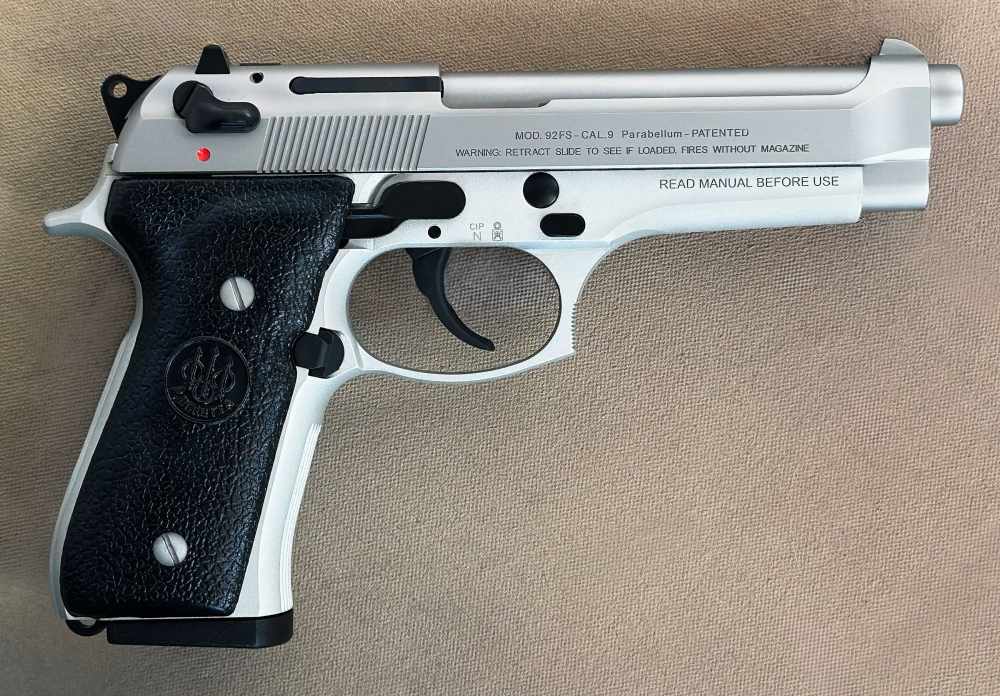 Beretta 92FS INOX 9mm Pistol, JS92F520M Italy, (5) 15rd Mags, LOK Grips-img-2