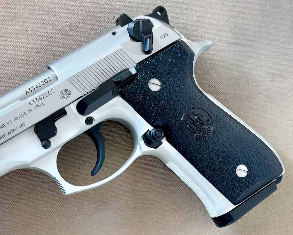 Beretta 92FS INOX 9mm Pistol, JS92F520M Italy, (5) 15rd Mags, LOK Grips-img-33