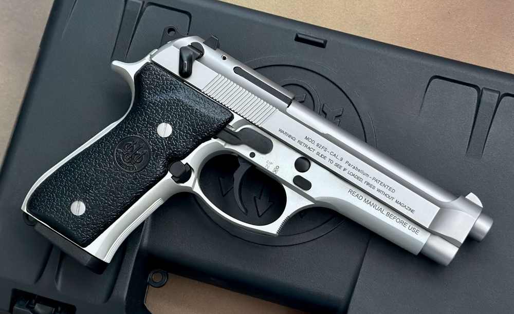 Beretta 92FS INOX 9mm Pistol, JS92F520M Italy, (5) 15rd Mags, LOK Grips-img-4
