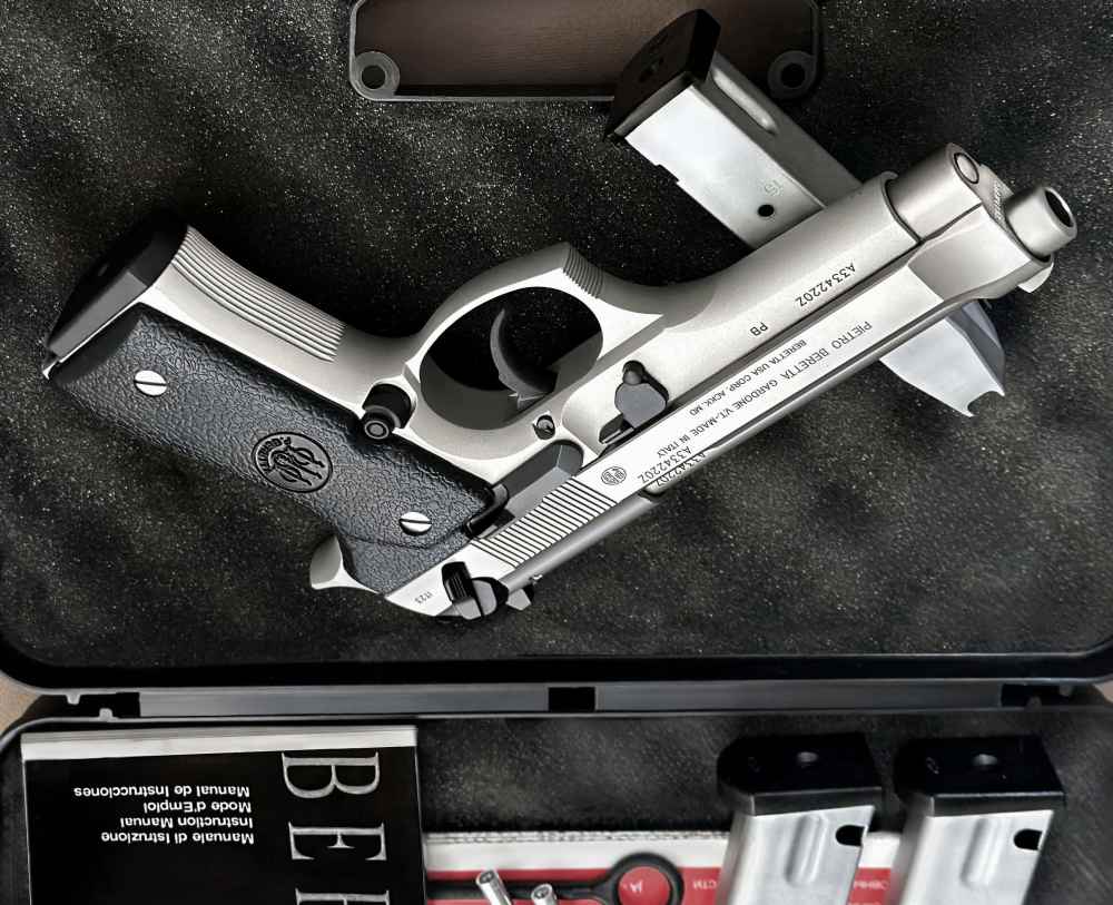 Beretta 92FS INOX 9mm Pistol, JS92F520M Italy, (5) 15rd Mags, LOK Grips-img-7