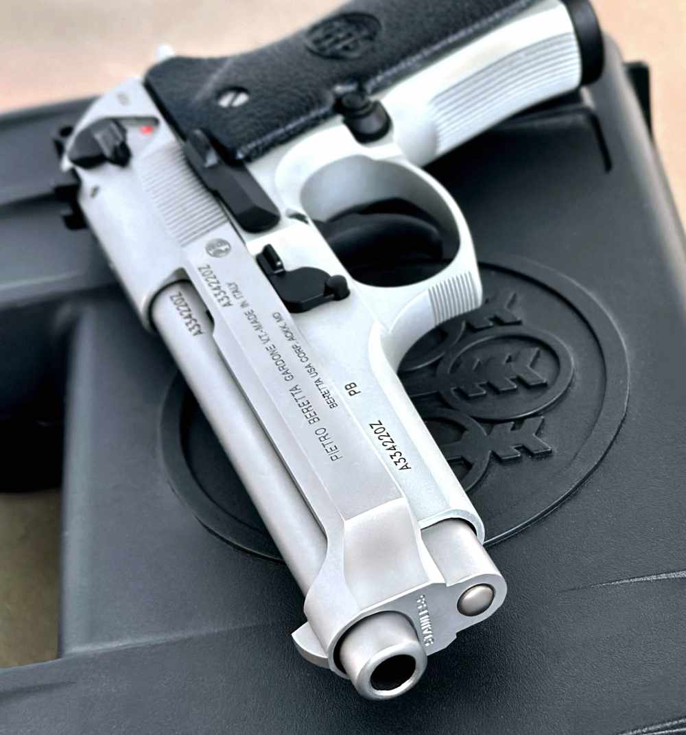 Beretta 92FS INOX 9mm Pistol, JS92F520M Italy, (5) 15rd Mags, LOK Grips-img-25