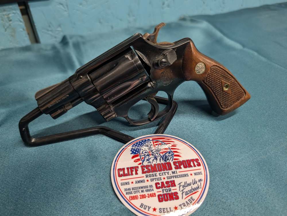 Smith & Wesson 36 No Dash Chief Special Diamond Grips nice! -img-2