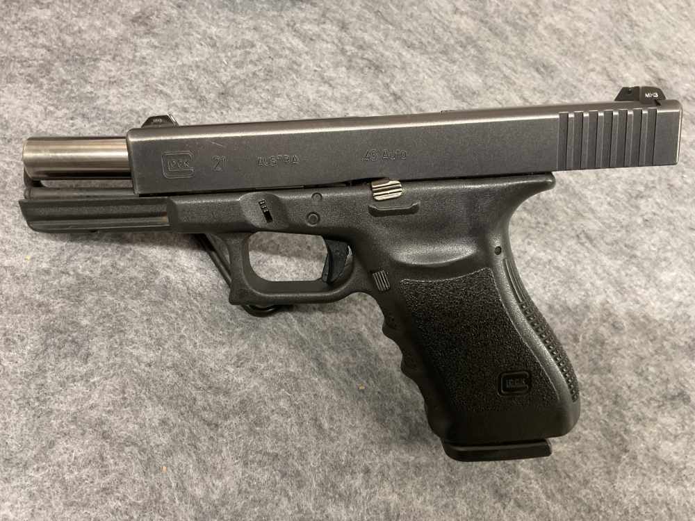 Glock G21 Gen 3 with case, 3 13 rd mags and We The People IWB Holster-img-9