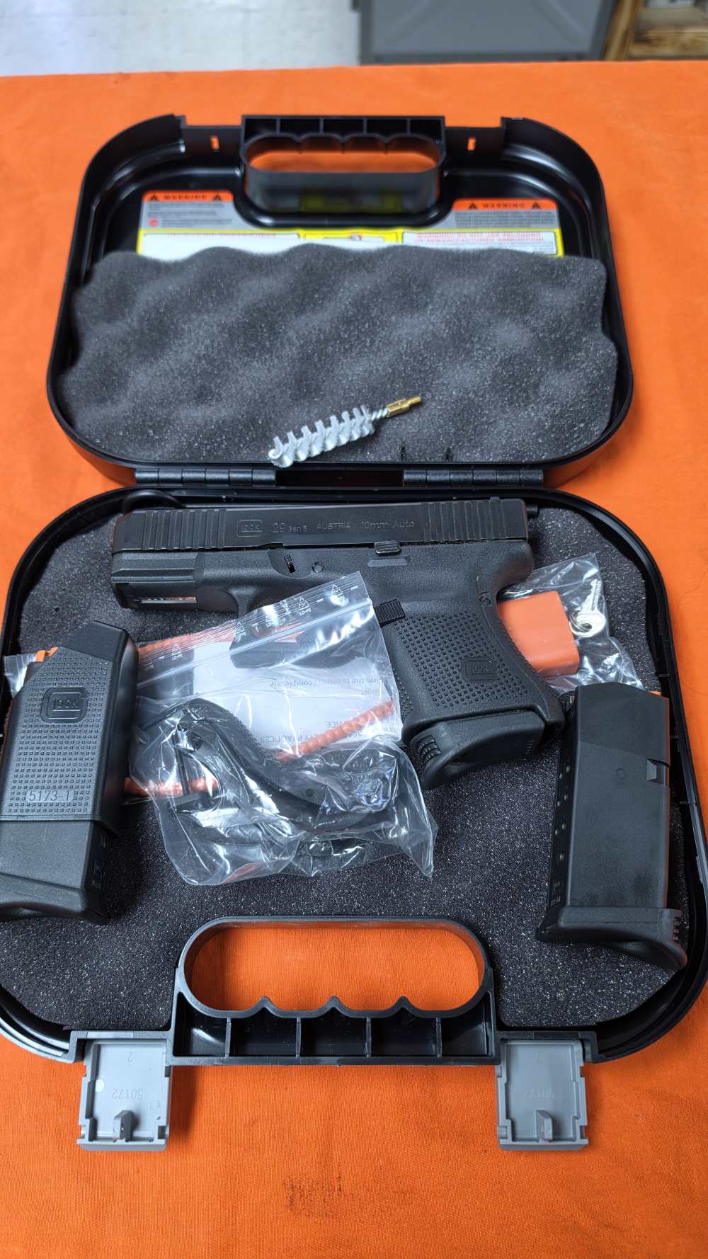 Glock 29 Gen 5, 10mm, 3 mags, leather holster-img-1