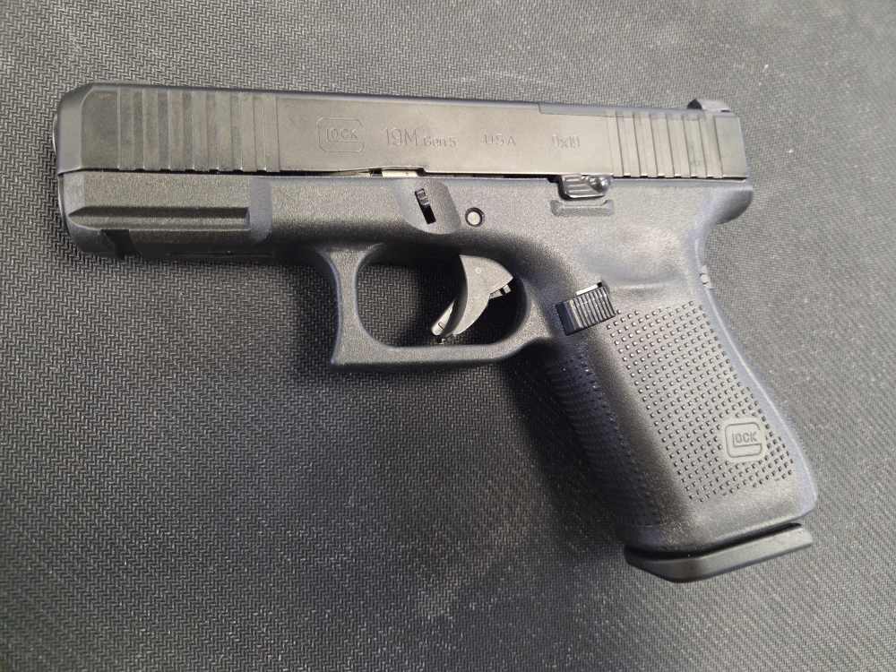 RARE FBI GLOCK 19M gen5 MOS with box -img-14