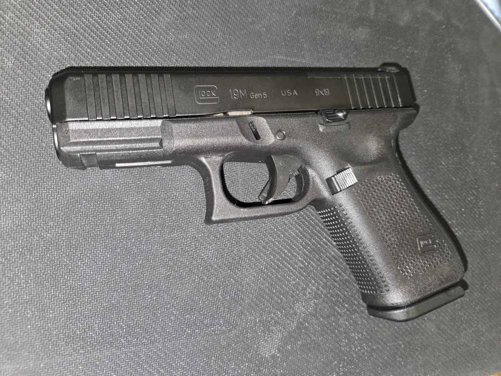 RARE FBI GLOCK 19M gen5 MOS with box -img-1