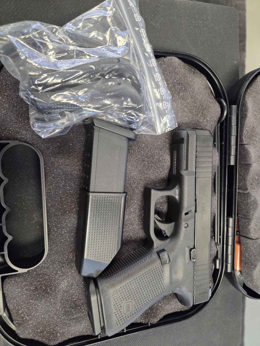 RARE FBI GLOCK 19M gen5 MOS with box -img-6