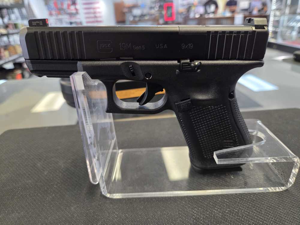 RARE FBI GLOCK 19M gen5 MOS with box -img-12