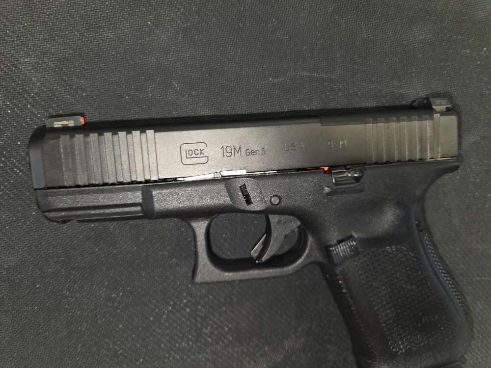 RARE FBI GLOCK 19M gen5 MOS with box -img-9