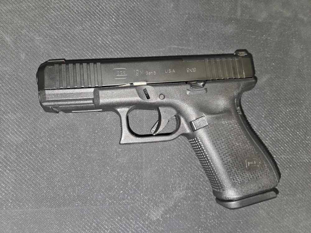 RARE FBI GLOCK 19M gen5 MOS with box -img-2
