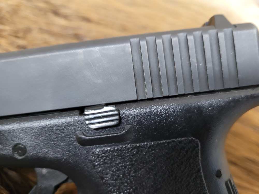 Used Glock 17 Gen 2 9mm Very Good Condition-img-12