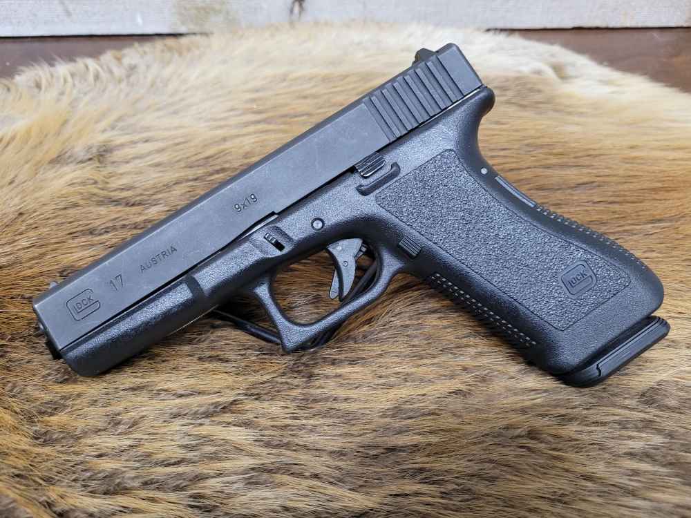 Used Glock 17 Gen 2 9mm Very Good Condition-img-1
