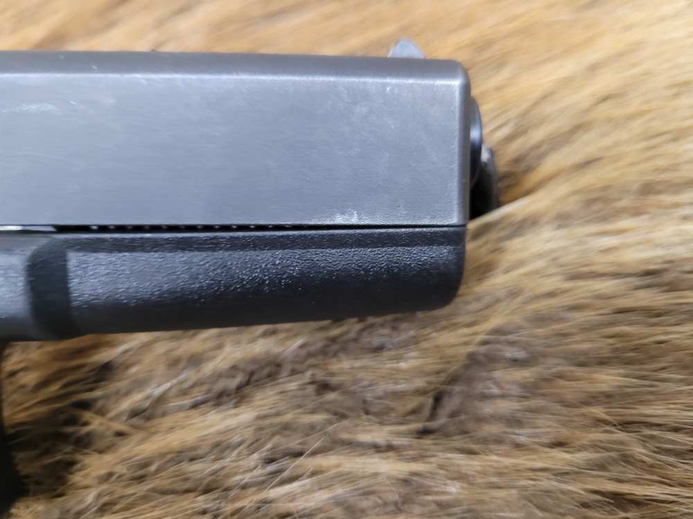 Used Glock 17 Gen 2 9mm Very Good Condition-img-34