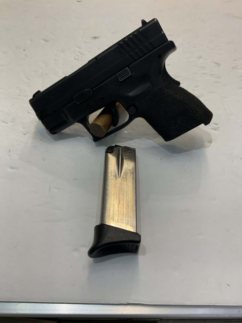 Springfield XD-40 Sub Compact Semi Auto Pistol - .40 S&W, 3" Barrel, 1 mag-img-0