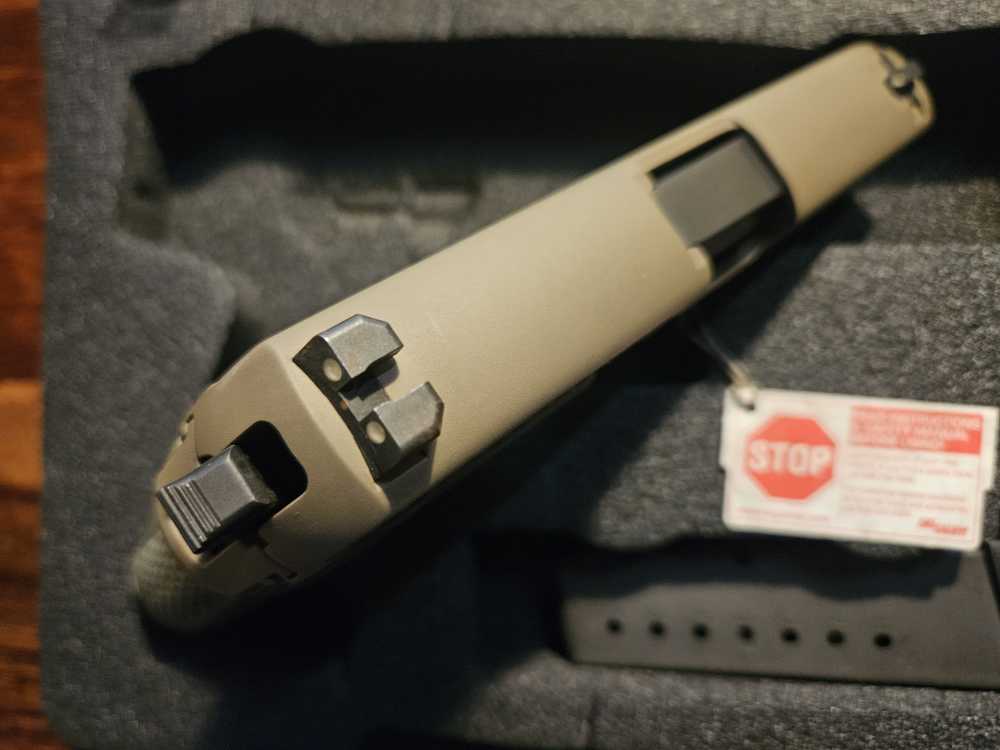 EXTREMELY RARE LIKE NEW SIG SAUER P239 SCORPION 9MM-img-2