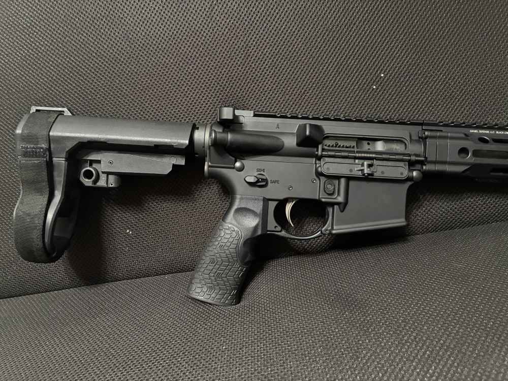 Daniel Defense DDM4 V7S 11.5” + HUXWRX QD-img-2