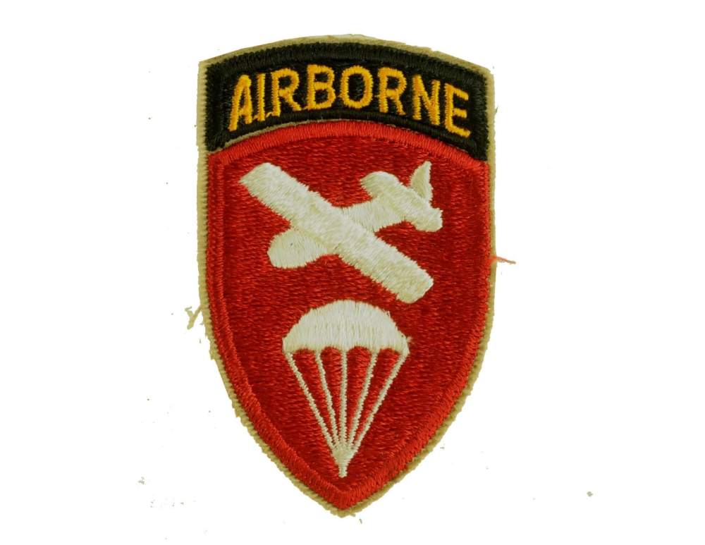 WWII US Army Airborne Command Shoulder Patch Cut Edge New Old Stock-img-0