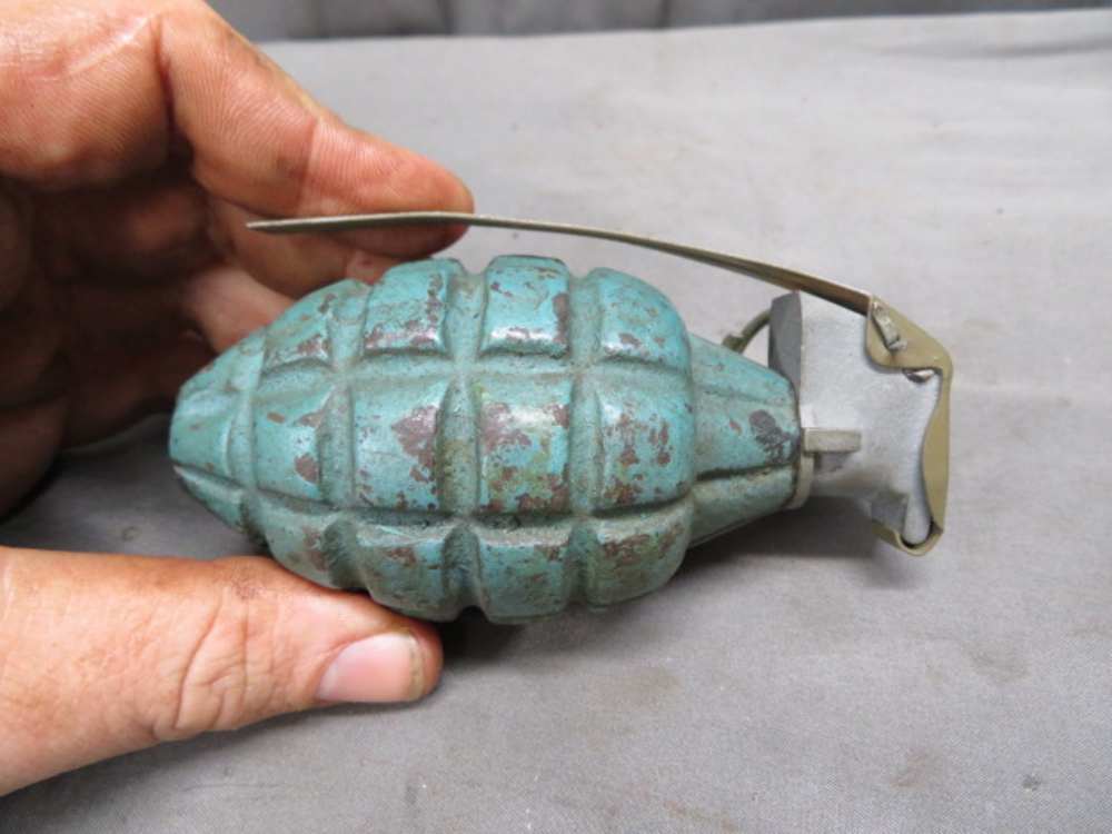 WWII US MILITARY MARK 2 HAND GRENADE-ORIGINAL-BLUE PAINTED FOR TRAINING-img-2