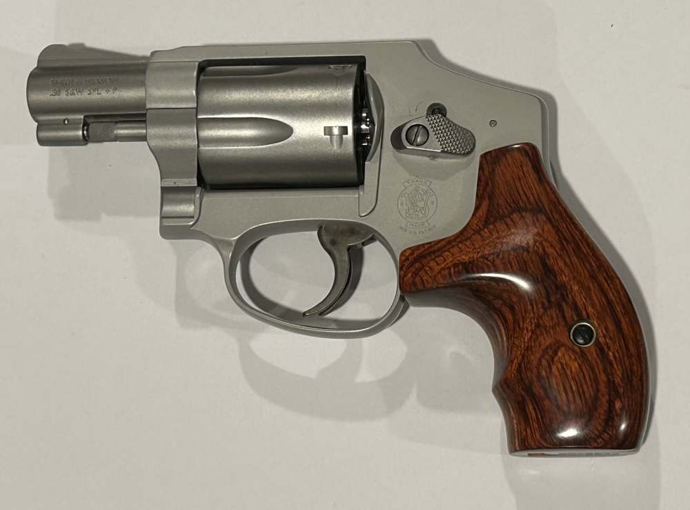 Smith & Wesson 38sp +P Wooden Grips-img-0