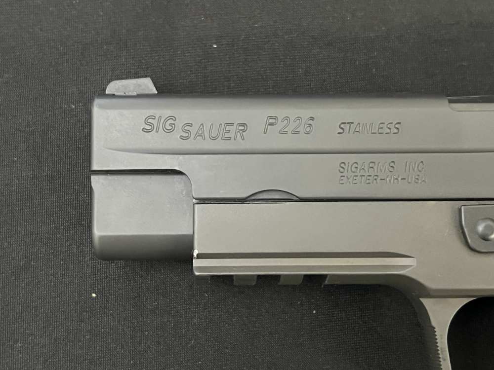 Sig Sauer P226 DA/SA in 9mm -img-2