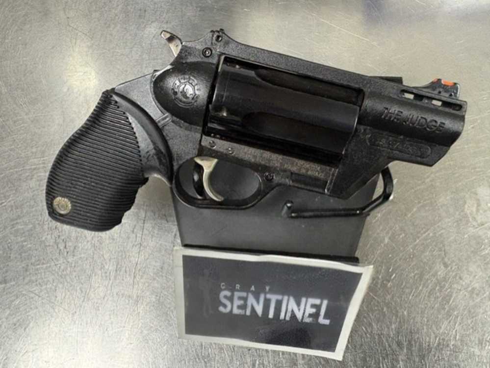 TAURUS JUDGE PUBLIC DEFENDER POLYMER – .45 COLT / .410 BORE – 2"-img-1