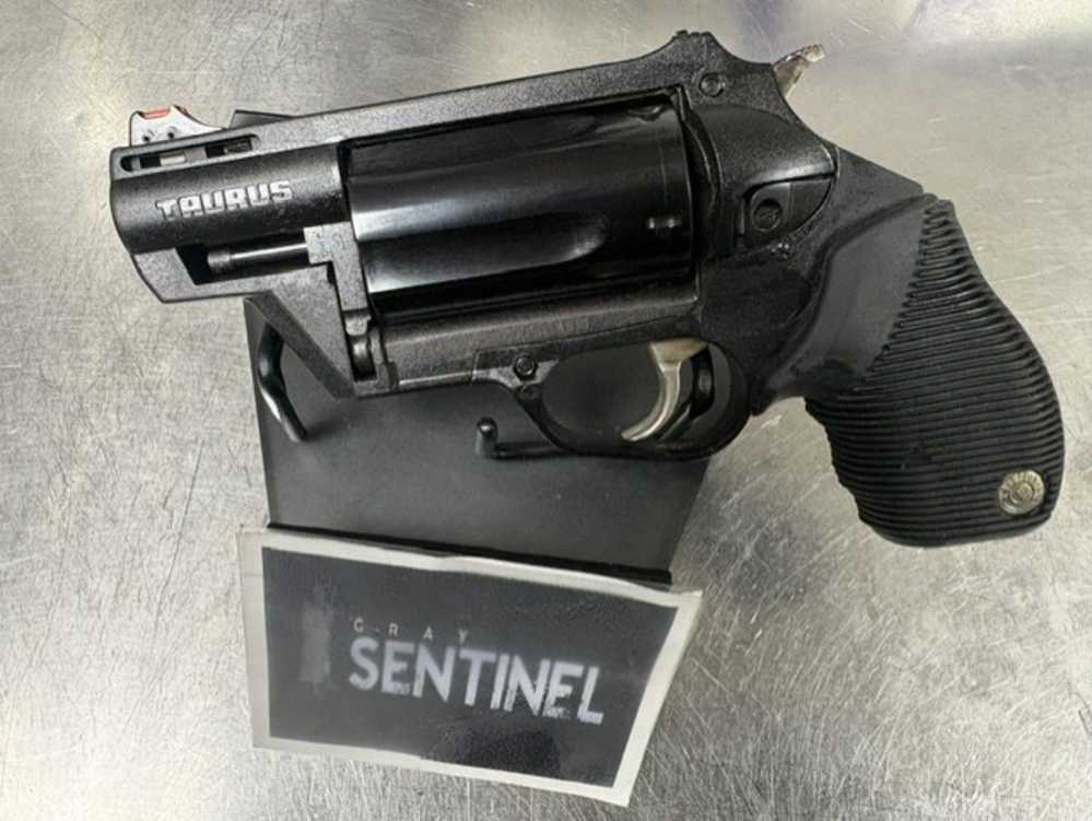 TAURUS JUDGE PUBLIC DEFENDER POLYMER – .45 COLT / .410 BORE – 2"-img-0