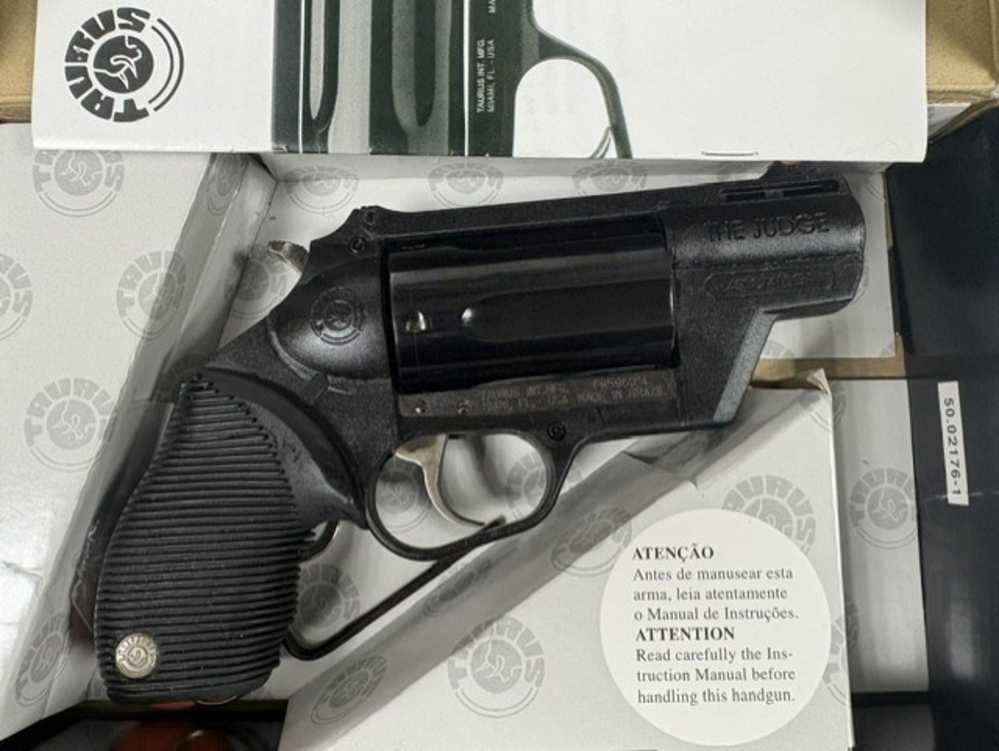 TAURUS JUDGE PUBLIC DEFENDER POLYMER – .45 COLT / .410 BORE – 2"-img-2