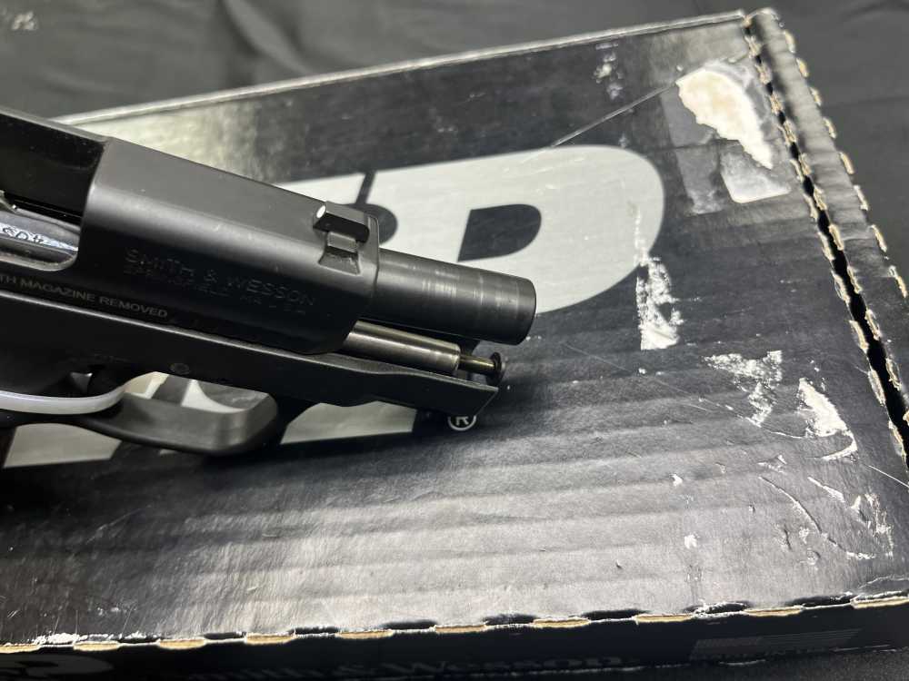 Smith and Wesson M&P 40 Shield M2.0 3.1" bbl .40 S&W 6+1-img-12