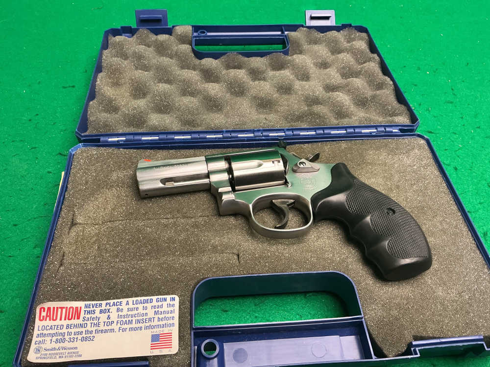 Smith and Wesson 696 44 SPCL revolver-img-0