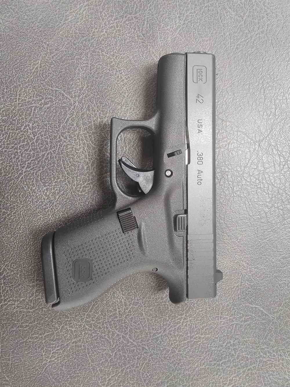 NEW Glock 42 .380 ACP – Factory New UNFIRED – Case & Accessories-img-3
