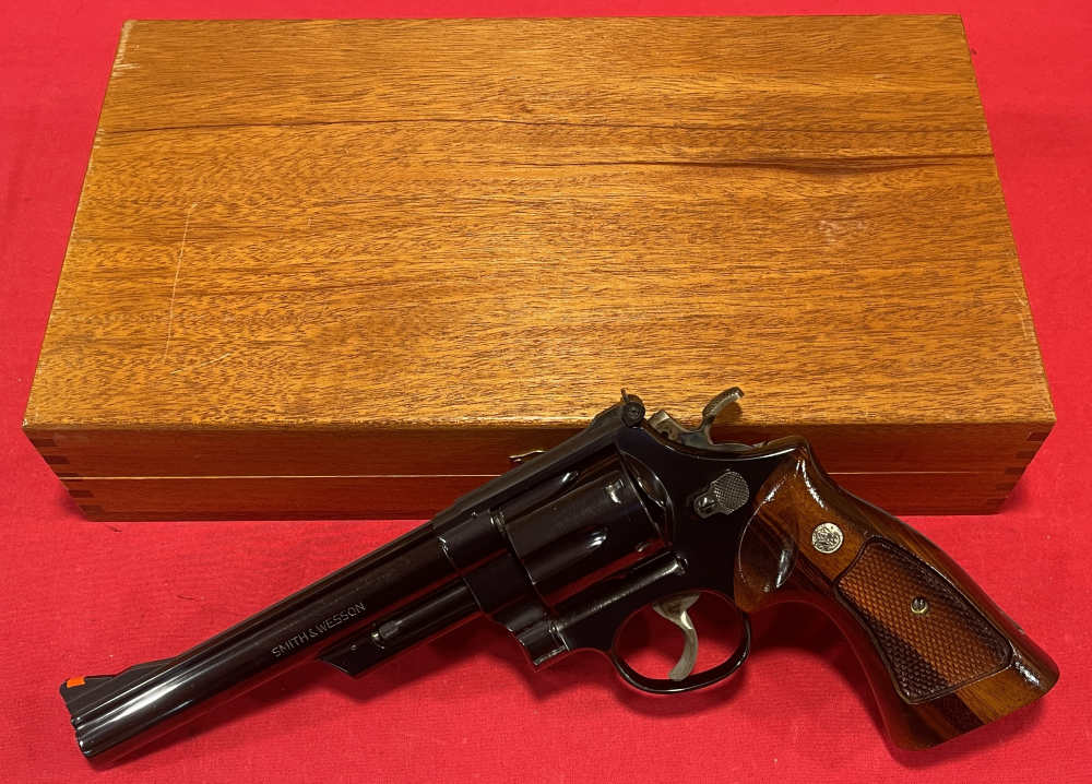 Smith & Wesson 29-2 .44 Magnum W/ Presentation Case Excellent! No Res!-img-1