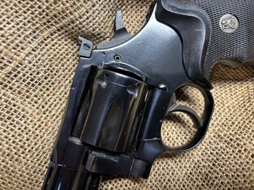 Dan Wesson .357 mag near new, one owner, hardly shot-img-2