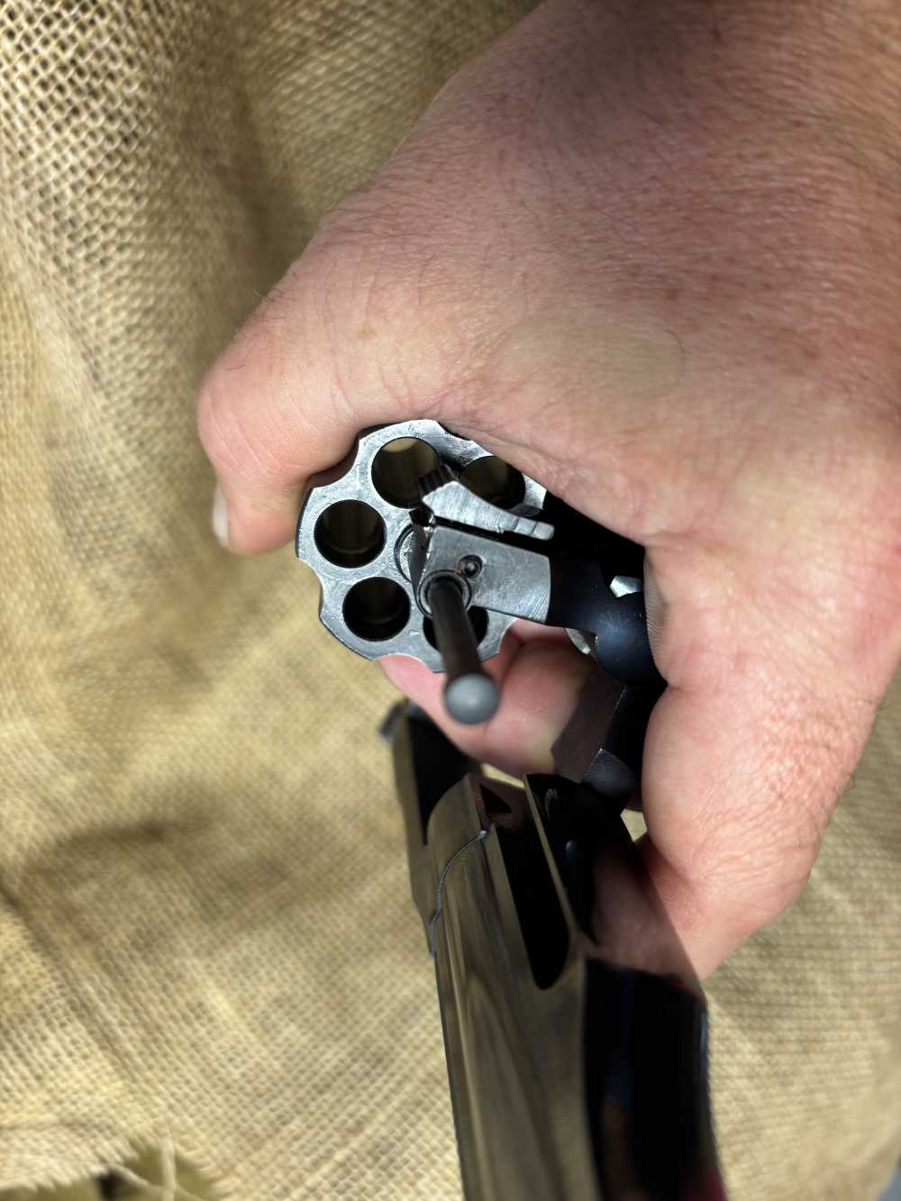 Dan Wesson .357 mag near new, one owner, hardly shot-img-12