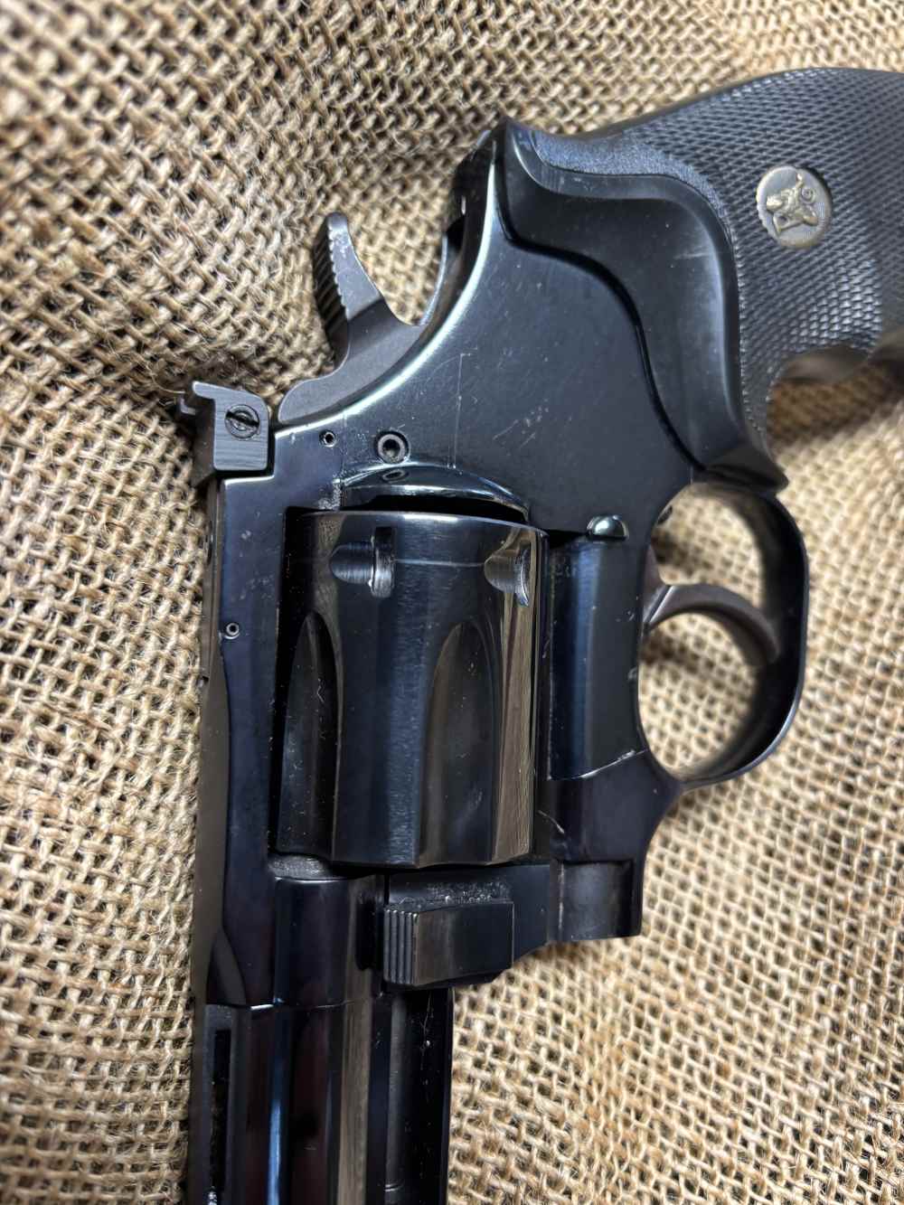 Dan Wesson .357 mag near new, one owner, hardly shot-img-3