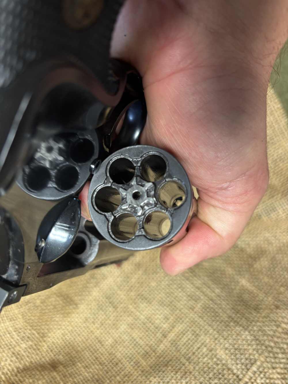 Dan Wesson .357 mag near new, one owner, hardly shot-img-11