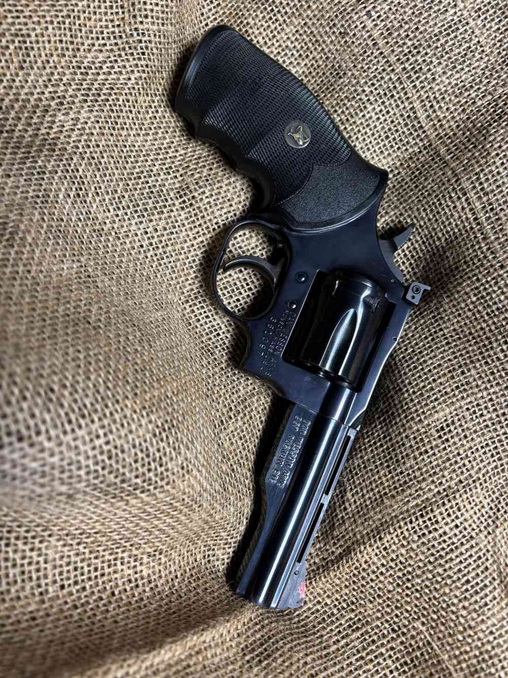 Dan Wesson .357 mag near new, one owner, hardly shot-img-6