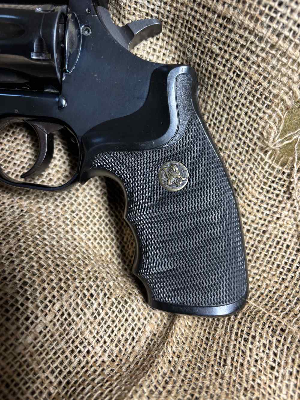 Dan Wesson .357 mag near new, one owner, hardly shot-img-5