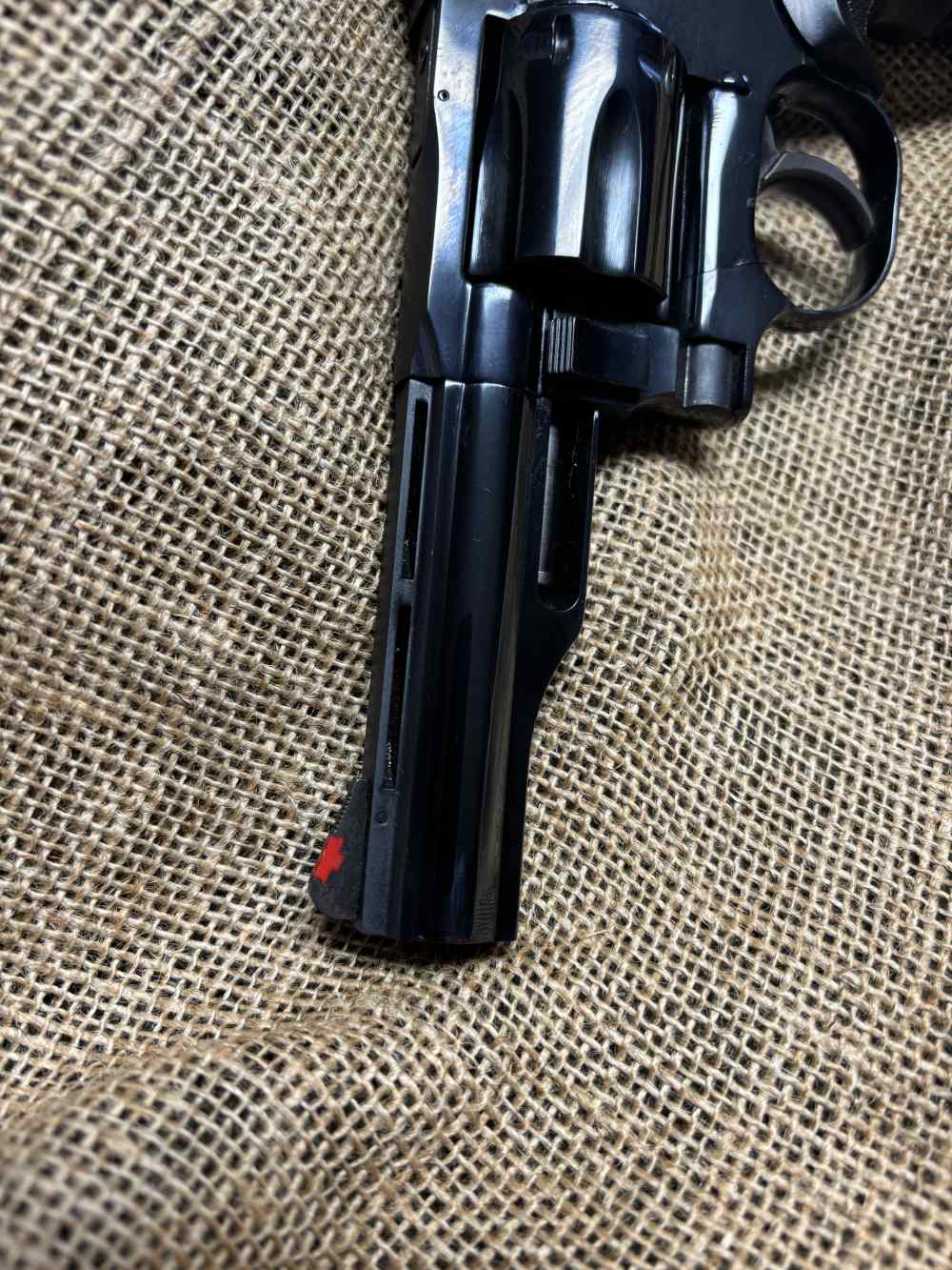 Dan Wesson .357 mag near new, one owner, hardly shot-img-4