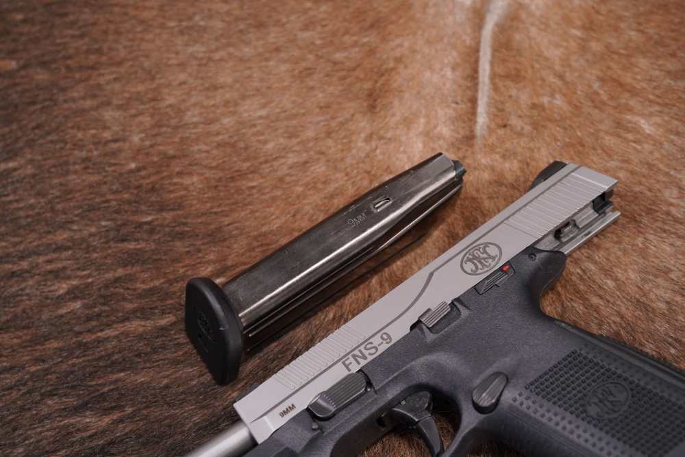 FNH-USA Model FNS-9 FNS9 9mm 4" Striker Fire Semi-Automatic Pistol MFD 2011-img-10