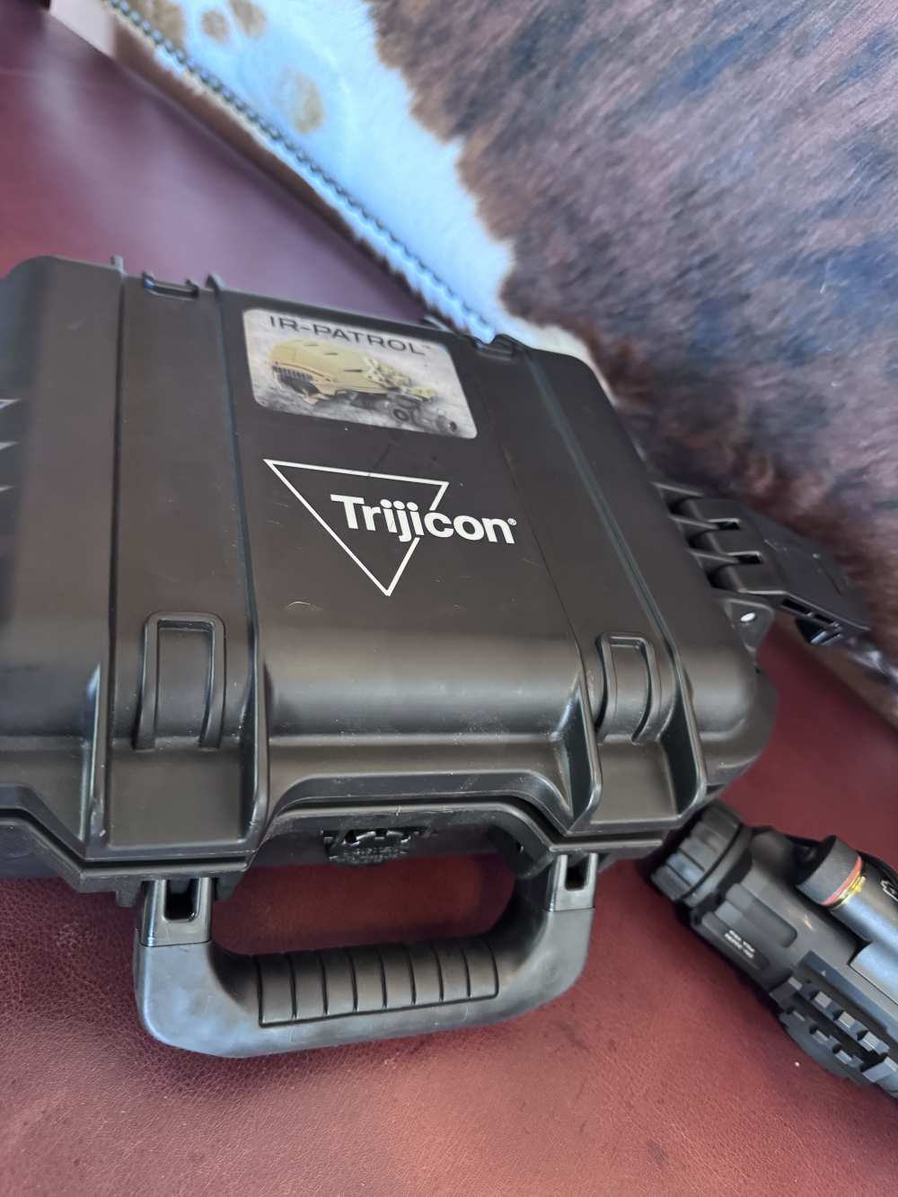 Trijicon M300W Thermal scope with Wilcox flip mount -img-6