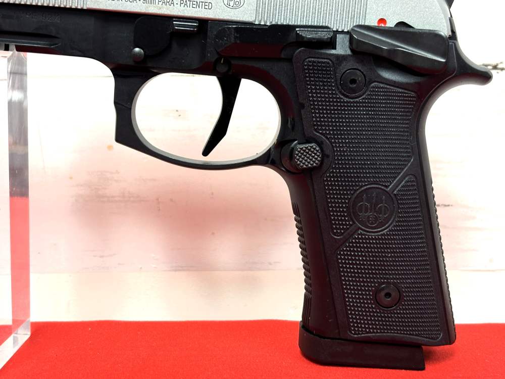 Factory New Beretta 92XI Stainless/Black 9mm Pistol No Reserve! -img-3