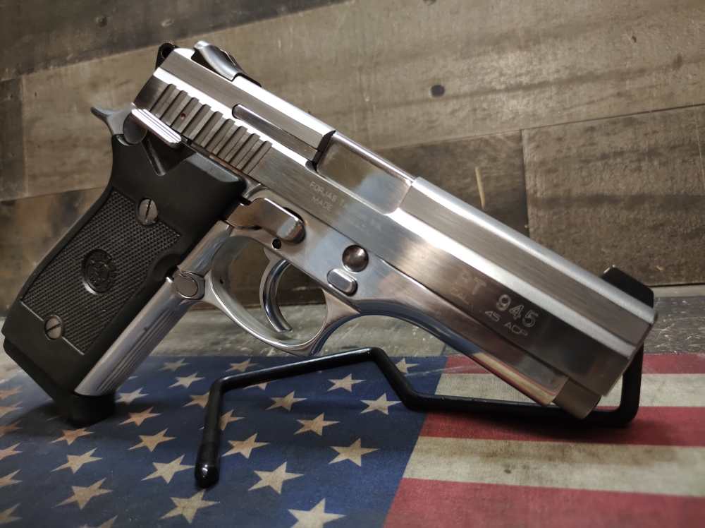 HARD TO FIND EXCEL COND TAURUS PT-945 .45Acp  4.3"Brl w/Mag & Night Sights!-img-1