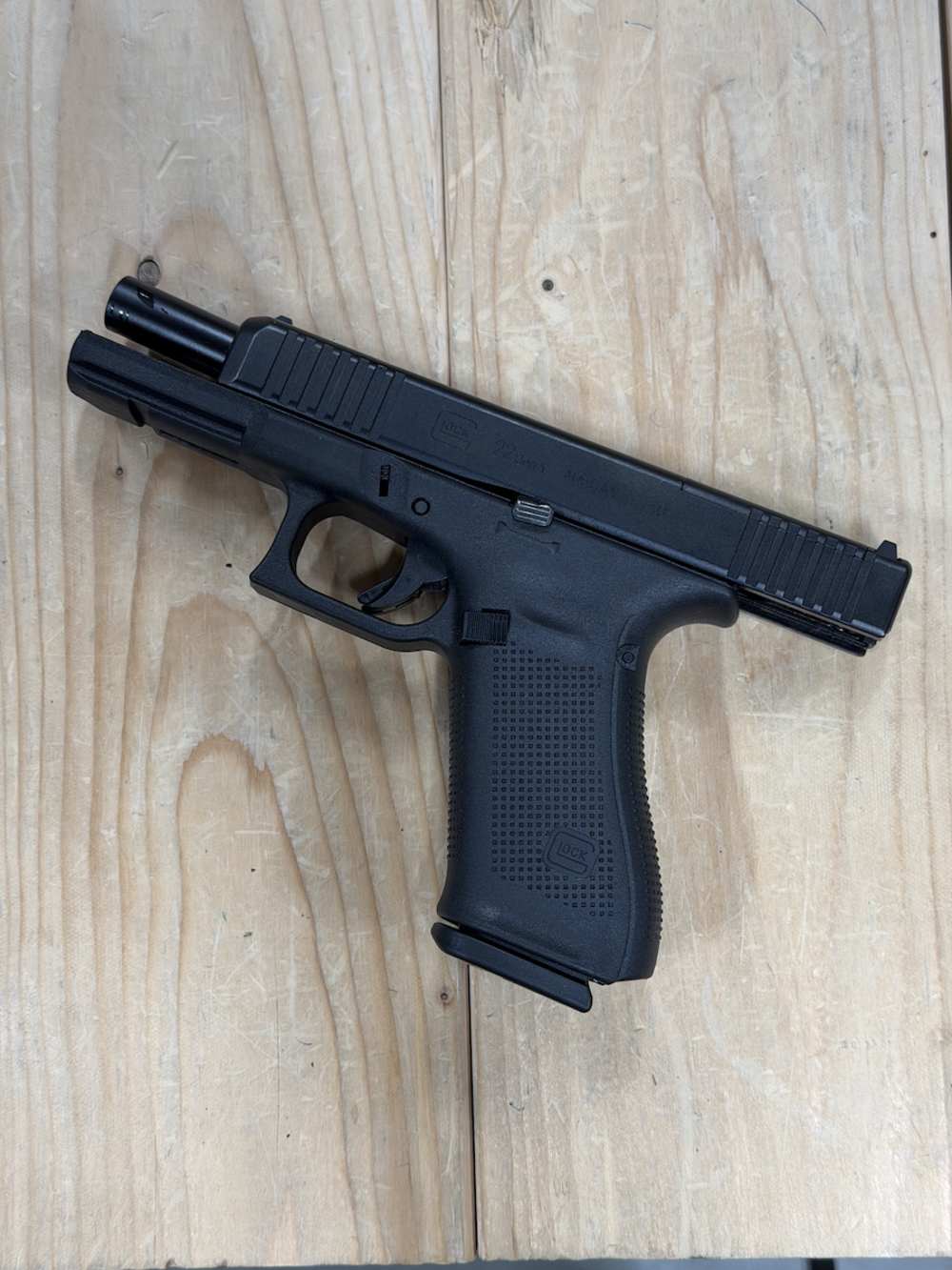 Glock Model 22 Gen 5 NEW IN BOX .40 S&W Semi-Auto x1 10rnd Magazine-img-4