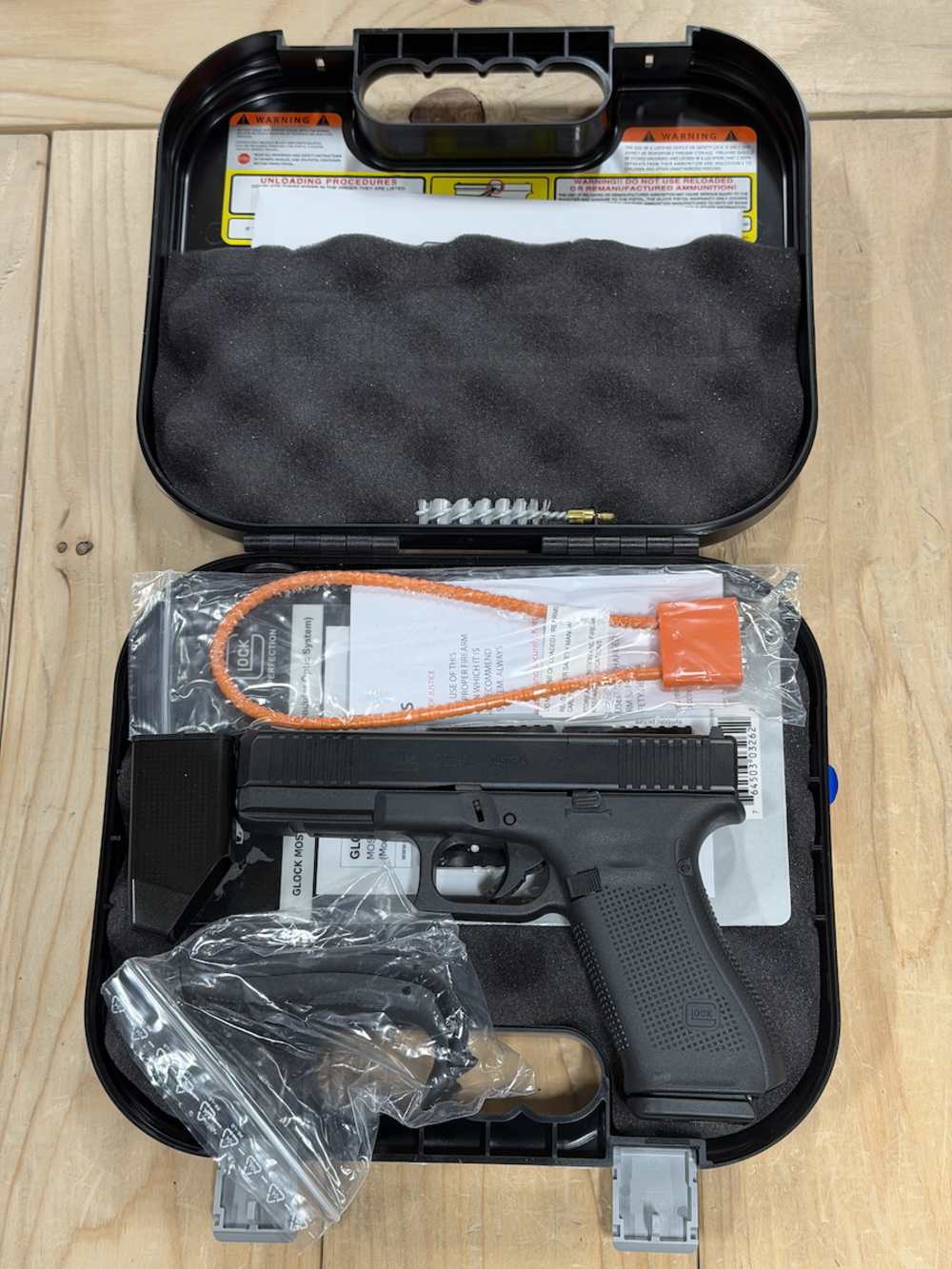 Glock Model 22 Gen 5 NEW IN BOX .40 S&W Semi-Auto x1 10rnd Magazine-img-1