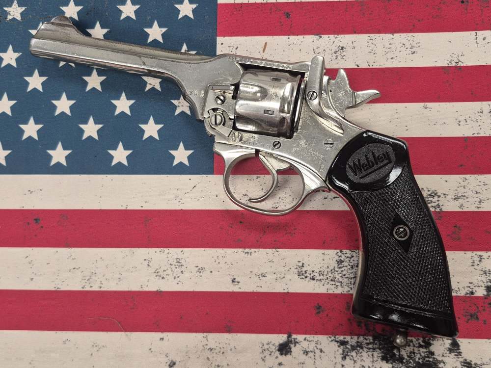 PENNY! VERY NICE RENICKELED OFFICER STYLE WEBLEY IV REVOLVER 38/200 WW2 -img-0