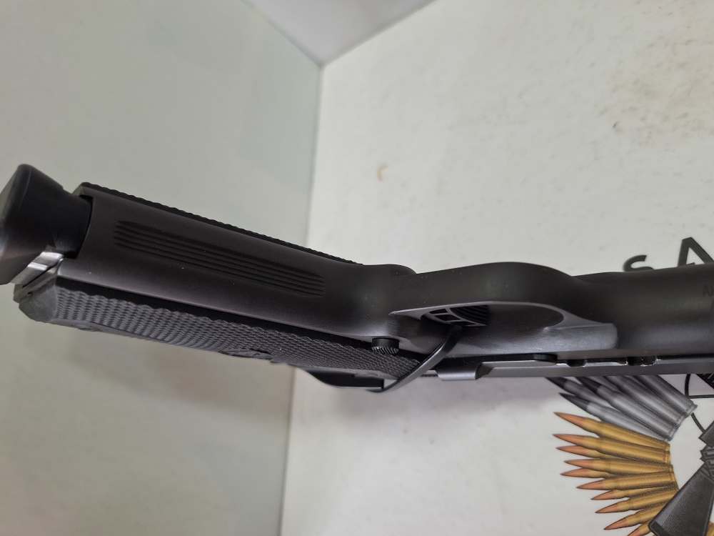 Rock Island Armory Model M1911A1 Caliber 9MM 10Rds mag Excellent Condition-img-12