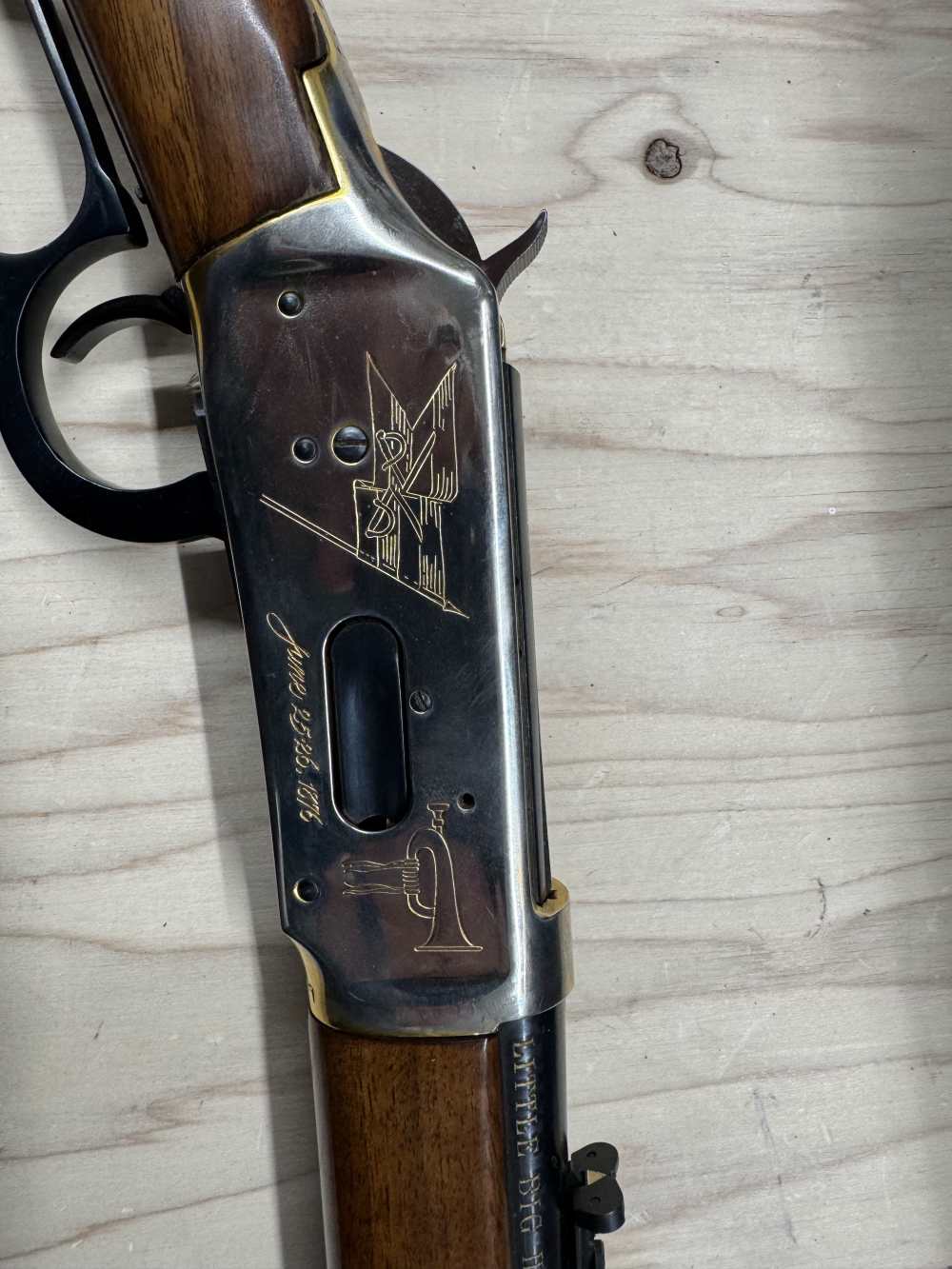 Winchester model 94 44-40 little big horn commerative -img-3